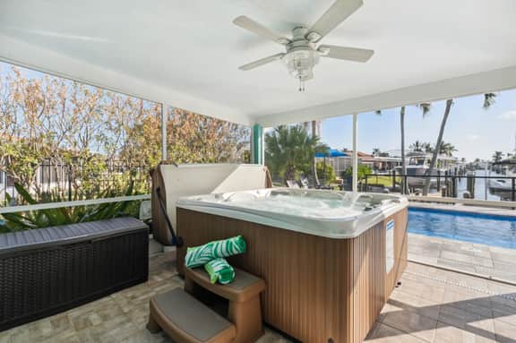 Villa Jaclyn - Gulf Access, Hot Tub & Pet Friendly