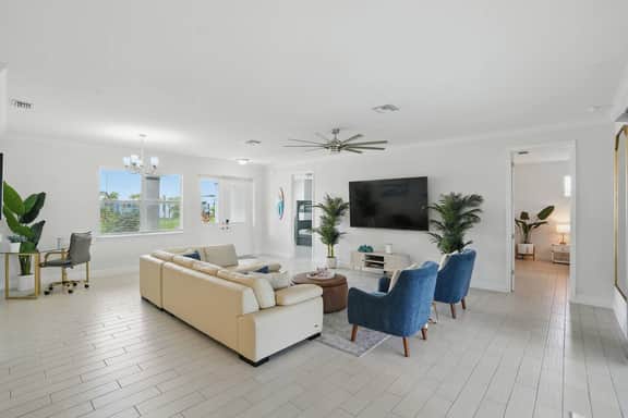 Cape Haven - Luxury Listing w Heated Pool