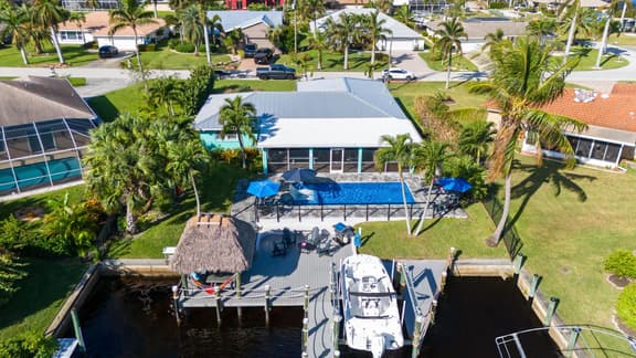 Villa Jaclyn - Gulf Access, Hot Tub & Pet Friendly