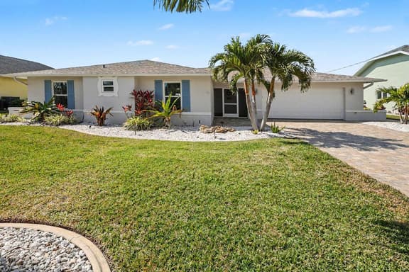 The Salty Pelican Retreat – Gulf Access w Pool, Spa & Dock