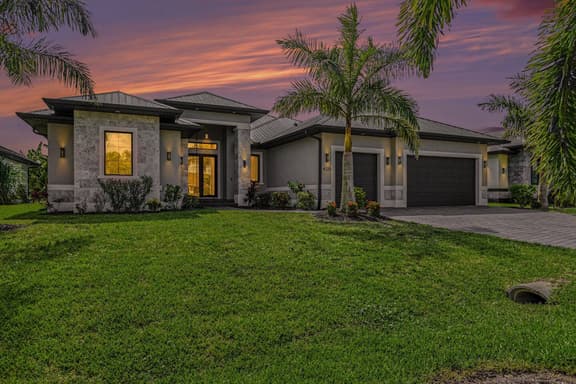 Luxury GulfAccess Waterfront Retreat SW Cape Coral